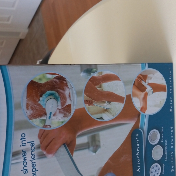 Spinning Spa Brush with 5 attachments - Picture 9 of 9